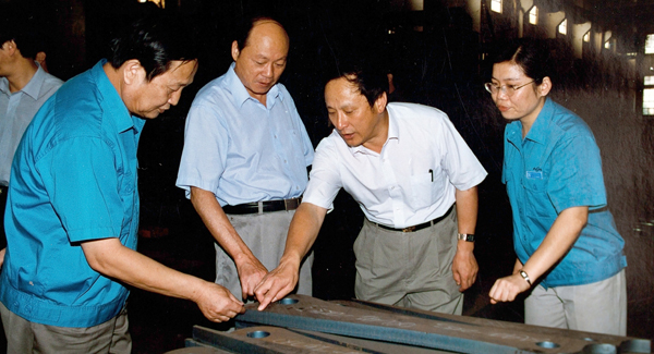 新一屆領(lǐng)導(dǎo)班子上任，掀開徐工變革發(fā)展新篇章