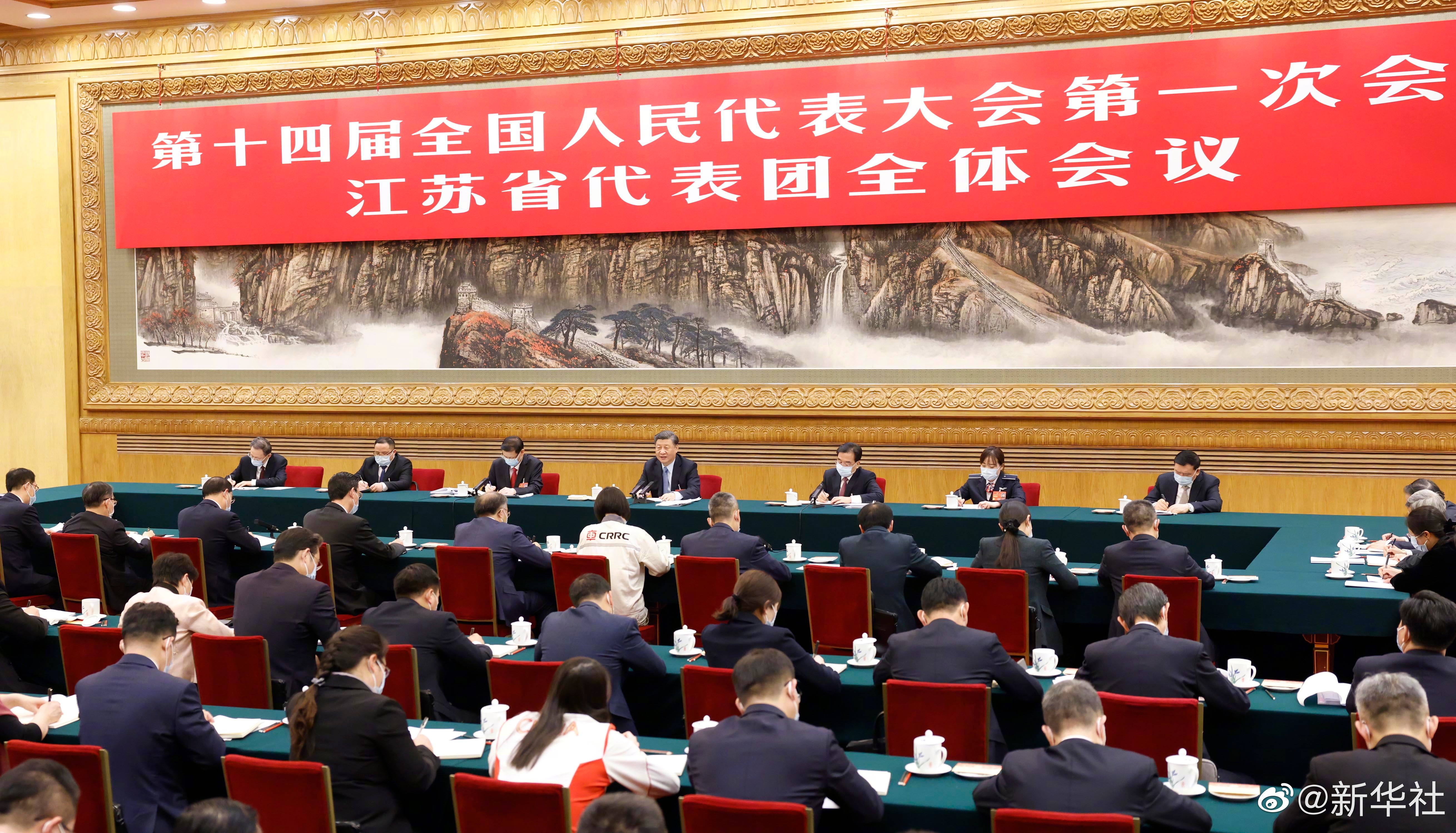 習(xí)近平總書記參加江蘇代表團(tuán)審議，現(xiàn)場聽取徐工集團(tuán)匯報發(fā)言，對徐工五年發(fā)展給予充分肯定和殷切期望
