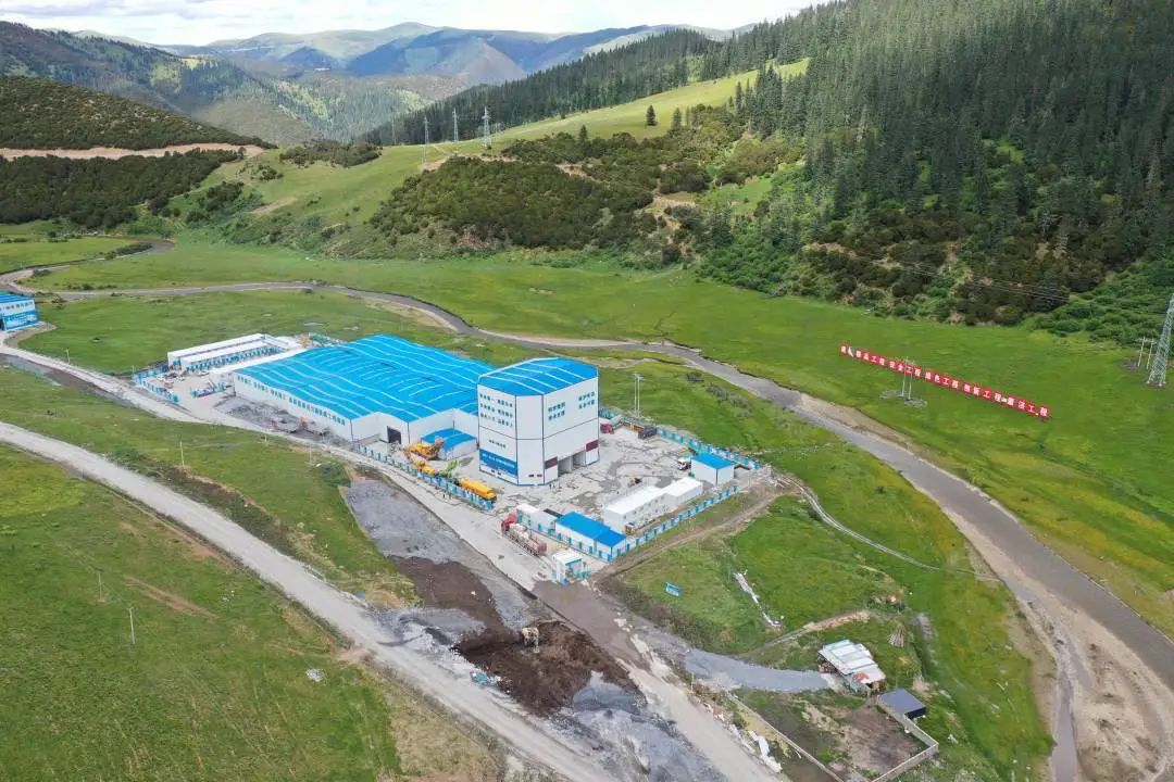 “站”立高原！徐工攪拌站助力川藏線建設(shè)！