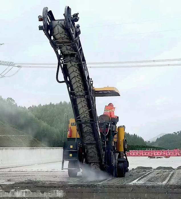 靠譜！徐工銑刨機化身“護路使者”助力巴平高速建設！