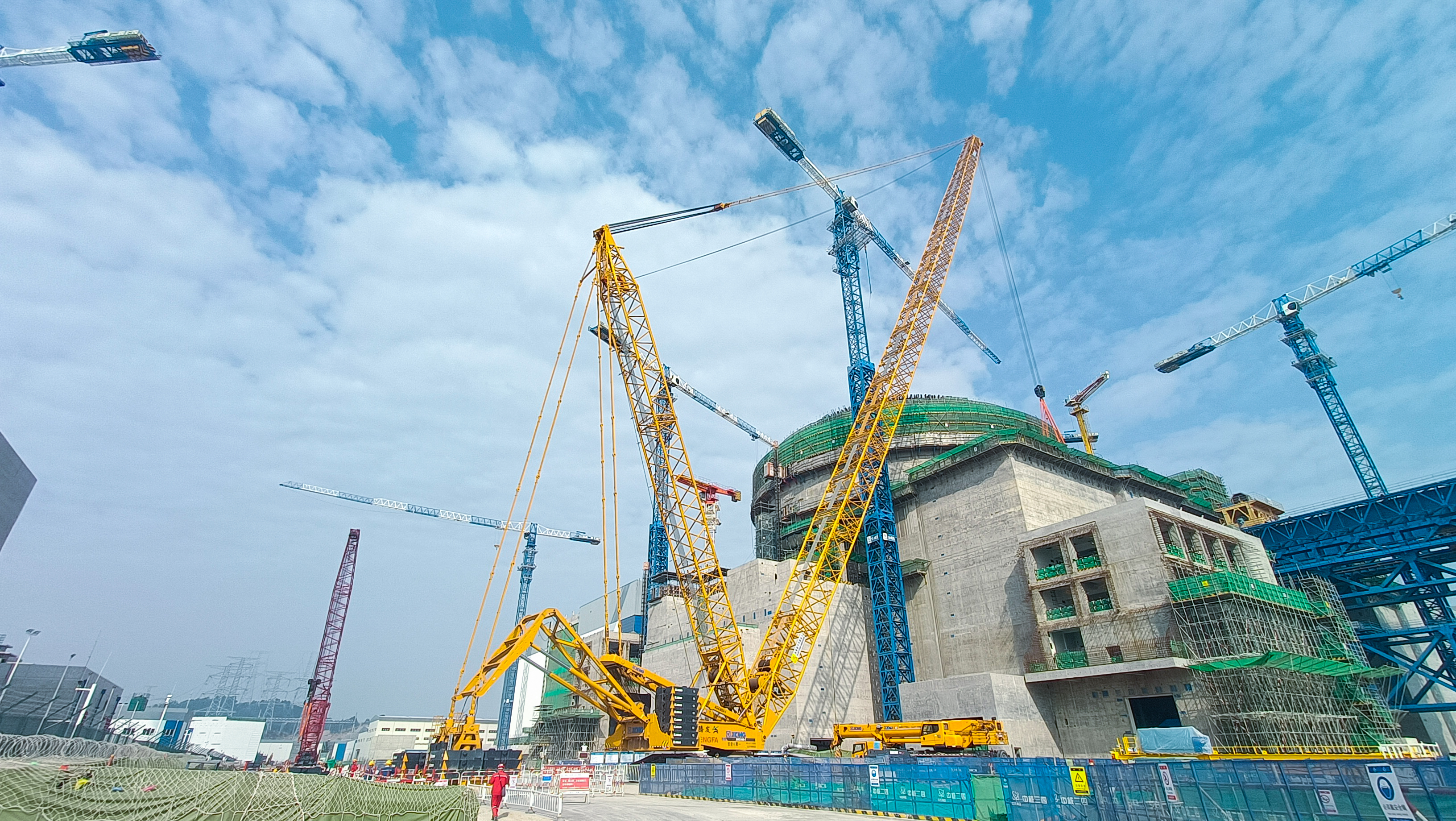 “穩(wěn)”字當頭！徐工XGC800-I履帶起重機助建福建大型核電項目