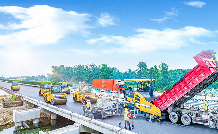 江蘇高速上演徐工成套道路機械大片！