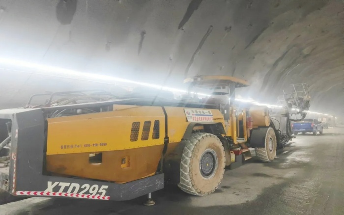 高壓高海拔！徐工鑿巖臺車挑戰(zhàn)高難度鐵路隧道