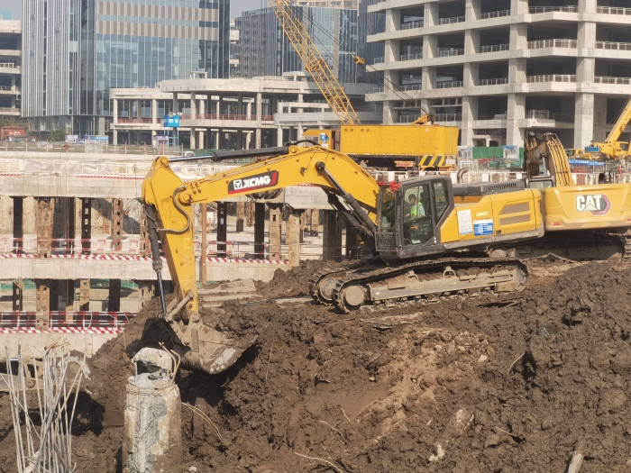 品質(zhì)+節(jié)油+高效！徐工XE335GK助建亞洲最大地下空間