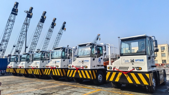 新車交付忙！徐工新能源重載牽引車以多維優(yōu)勢(shì)賦能大宗貨物智慧轉(zhuǎn)運(yùn)
