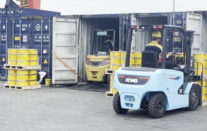 徐工雙系列叉車(chē)硬核助力！寧夏鐵路貨運(yùn)站跑出高效運(yùn)輸加速度