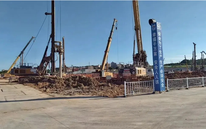 粘土 + 花崗巖地層 “攔路虎”？徐工 XR320E 旋挖鉆機(jī)高效破解助廈門軌交