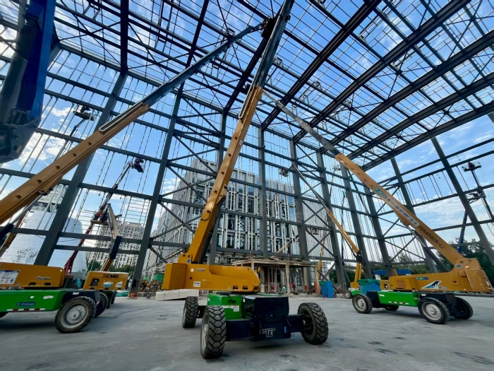 助力“中國智造”！徐工8臺高米數(shù)電動直臂高空作業(yè)平臺會戰(zhàn)北京火箭大街