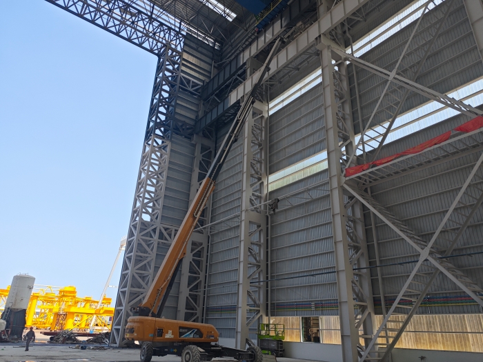 52米“巨臂”顯神通！徐工純電動高空作業(yè)平臺高效攻堅藍(lán)水海洋車間擴(kuò)建