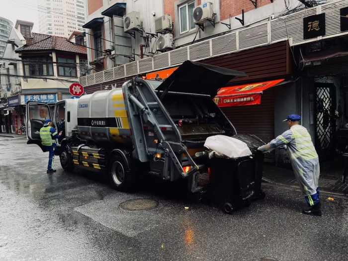 南京東路人流如織垃圾多？徐工XGH5120ZYSXBEV：輕松搞定！