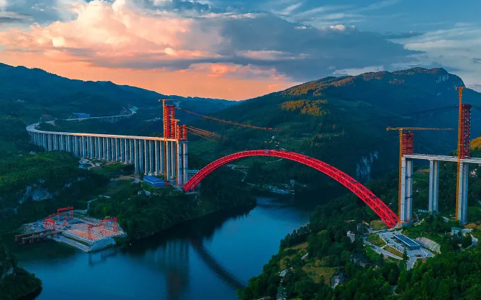 1834米，震撼合龍！ 徐工塔機(jī)助力中國(guó)再造世界級(jí)基建