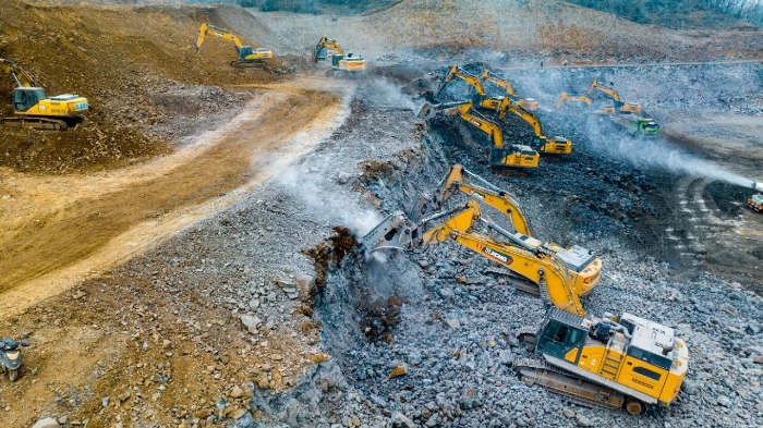 徐工金打出組合拳，硬巖場(chǎng)平施工效率倍增