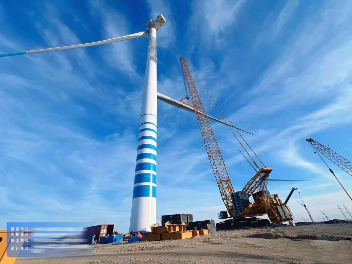 大國重器顯擔(dān)當(dāng)——XLC18000M征戰(zhàn)戈壁灘，125米高空精準(zhǔn)托起10兆瓦風(fēng)電巨擘！