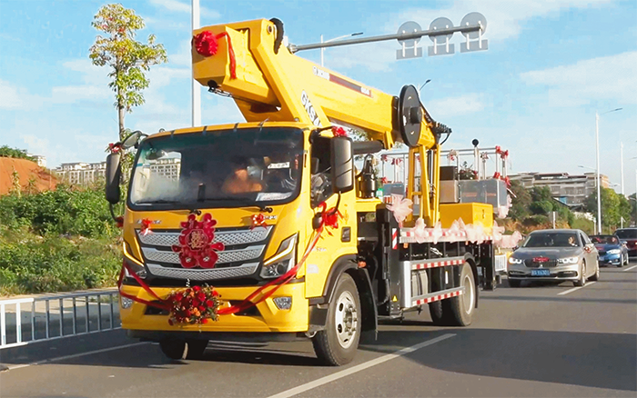 婚車新物種！徐工高空作業(yè)車見(jiàn)證“硬核浪漫”