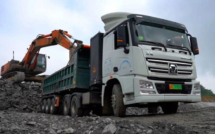 三次都選TA！徐工純電動(dòng)牽引車助力西南砂石料運(yùn)輸！