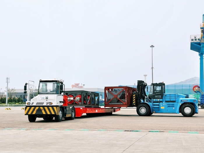 千里之外“秀操作”！徐工遠控港機集群carry全場